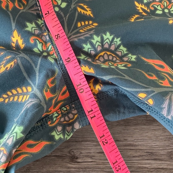 Billabong Floral Patterned Blue Board Shorts Size 28 - Picture 3 of 5